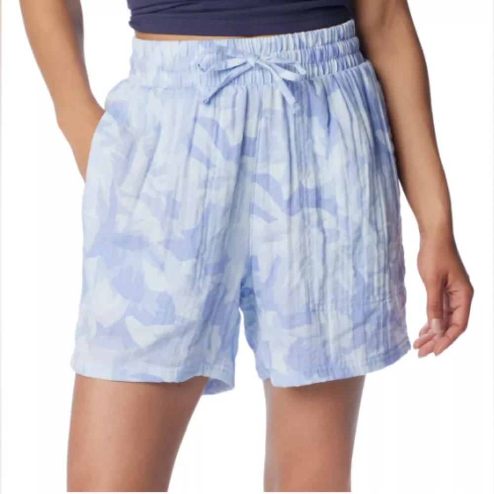 COLUMBIA Light Blue Holly Hideaway Breezy Shorts - Size Medium (NWT) - Picture 1 of 10